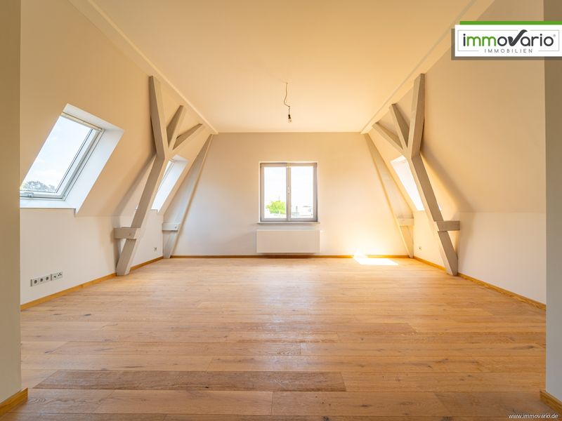 Schöne 2-Raum-Dachgeschosswohnung in der Villa Wolf mit offener Küche, Tageslichtbad mit Dusche.